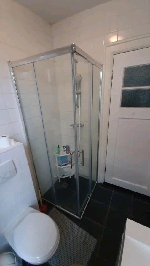 Nicole, Not For Parties, Not A Hotel, Room With Shared Bathroom, No Kitchen Amesterdão Exterior foto